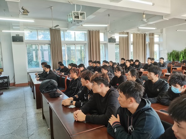 说明: C:\Users\Administrator\Desktop\Beat365唯一官方网站“青马工程”第一期大学生骨干培训班开班2021.11.12\Beat365唯一官方网站“青马工程”第一期大学生骨干培训班开班2021.11.12\3.jpg