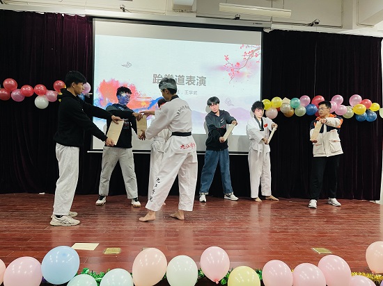 说明: C:\Users\Administrator\Desktop\Beat365唯一官方网站举办2021年迎新文艺表演大赛2021.12.15\Beat365唯一官方网站举办2021年迎新文艺表演大赛2021.12.15\3.jpg