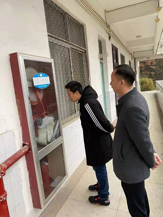 说明: C:\Users\Administrator\Desktop\Beat365唯一官方网站开展冬季消防安全检查活动2021.12.17\Beat365唯一官方网站开展冬季消防安全检查活动2021.12.17\4.jpg