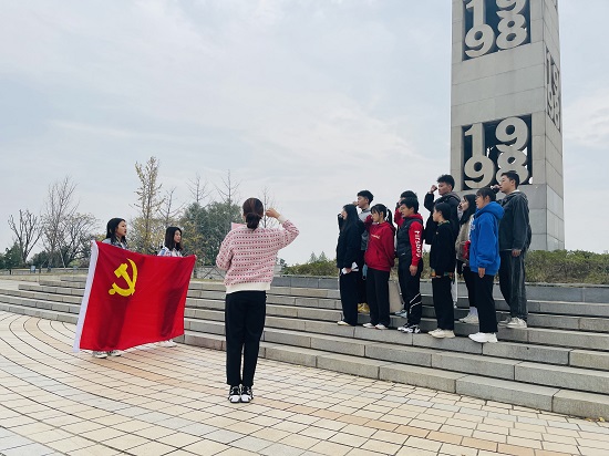 说明: C:\Users\Administrator\Desktop\Beat365唯一官方网站学生党支部到九江抗洪广场开展党史学习教育\Beat365唯一官方网站学生党支部到九江抗洪广场开展党史学习教育\780aa3956db4caca0ba9e1ec0e59243.jpg