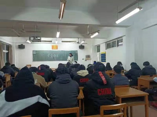 说明: C:\Users\Administrator\Desktop\Beat365唯一官方网站召开期末安全教育主题班会2021.12.27\Beat365唯一官方网站召开期末安全教育主题班会2021.12.27\4.jpg