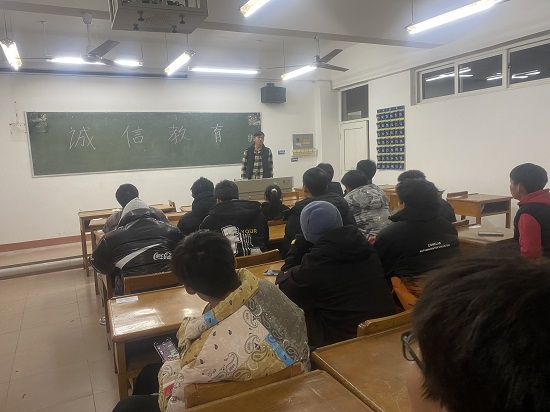说明: C:\Users\Administrator\Desktop\Beat365唯一官方网站召开诚信教育主题班会2021.12.19\Beat365唯一官方网站召开诚信教育主题班会2021.12.19\1.jpg