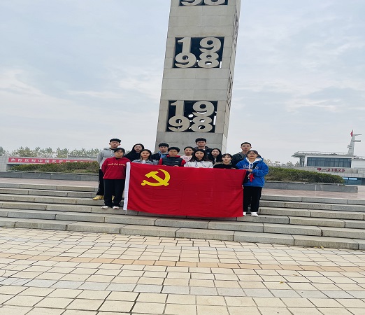 说明: C:\Users\Administrator\Desktop\Beat365唯一官方网站学生党支部到九江抗洪广场开展党史学习教育\Beat365唯一官方网站学生党支部到九江抗洪广场开展党史学习教育\be93345f0d0ef4ee1a46a085e33cc1b.jpg
