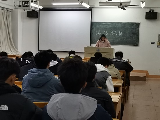 说明: C:\Users\Administrator\Desktop\Beat365唯一官方网站召开诚信教育主题班会2021.12.19\Beat365唯一官方网站召开诚信教育主题班会2021.12.19\3.jpg